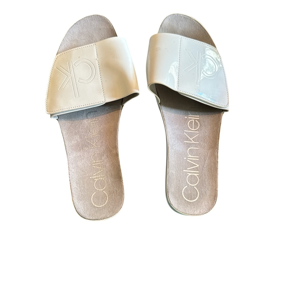 CALVIN KLEIN Women's Slides Flat Sandals White Faux Patent Leather US Size 8 - Picture 2 of 7